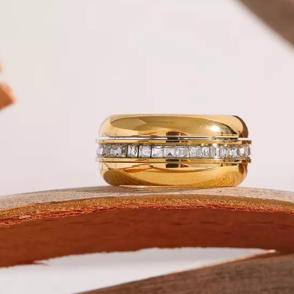 💛Gold plated chunky CZ ring - Picture 5 of 5